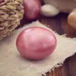 Zo maak je roze eieren voor Pasen: een parelmoereffect dat niemand anders zal hebben Zo maak je roze eieren voor Pasen: een parelmoereffect dat